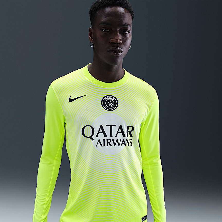 Paris Saint-Germain Men's Nike Soccer Seasonal Print T-Shirt. Nike.com